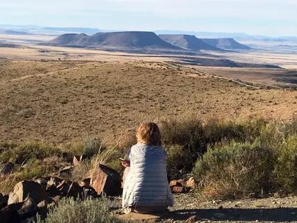 Zeit zum Entspannen: Blick in die Weiten der Karoo – hier im Camdeboo-Nationalpark.
